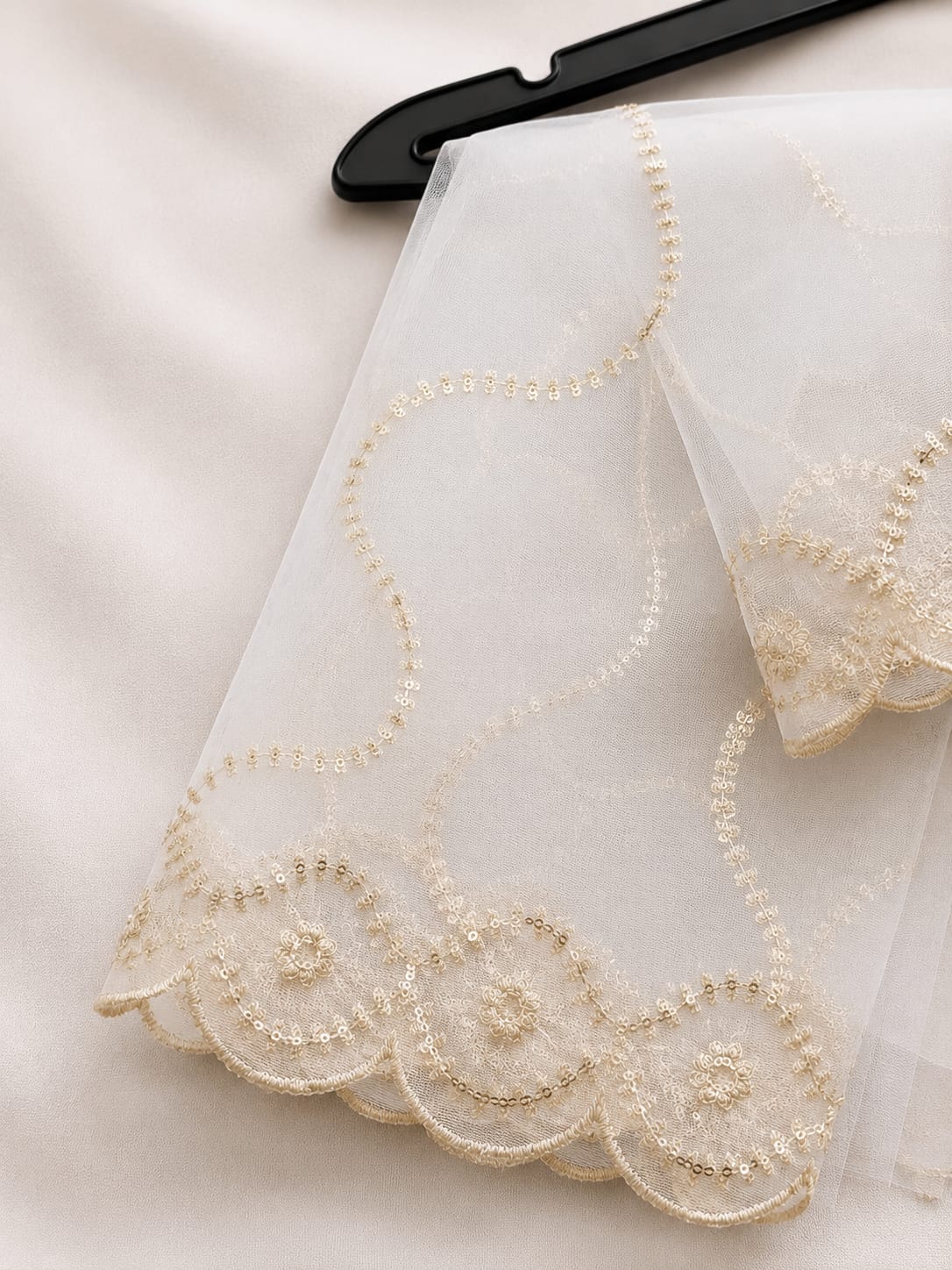 Dyeable White Net With Golden Zari